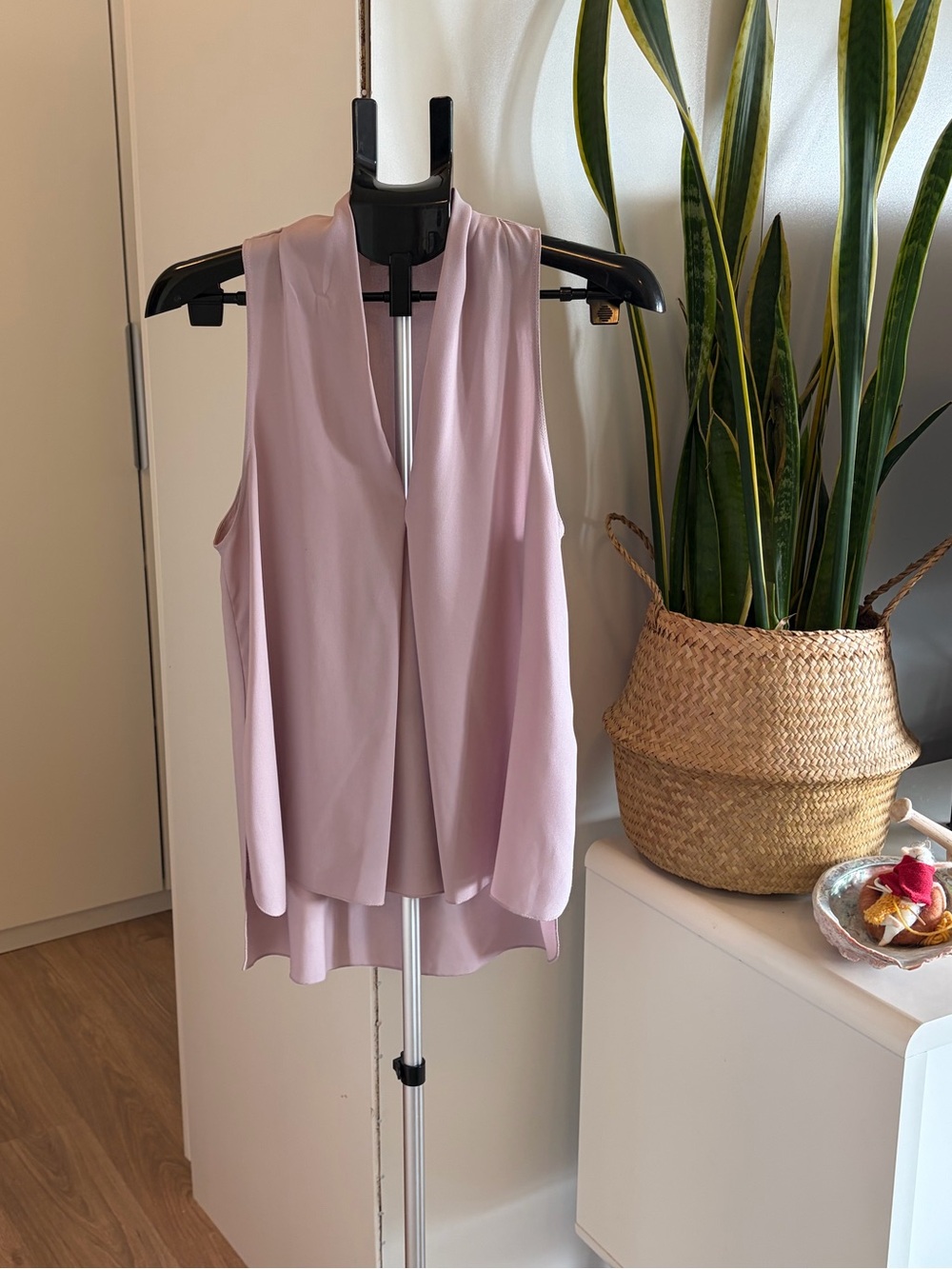 Aritzia Wilfred Lavender Sleeveless Draped V-Neck Camisole